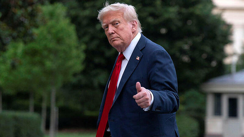 US President Donald Trump will meet the former hostages at the White House (Photo: Jose Luis Magana/AP) נשיא ארה"ב דונלד טראמם בבית הלבן