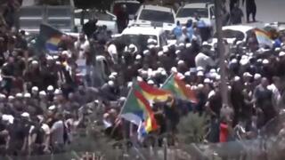 צעירים דרוזים מנסים להסתער על שער מג'דל שמס