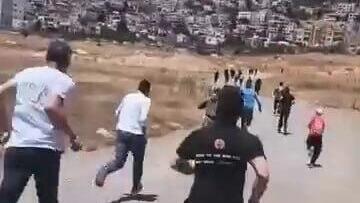 צעירים דרוזים מנסים להסתער על שער מג'דל שמס