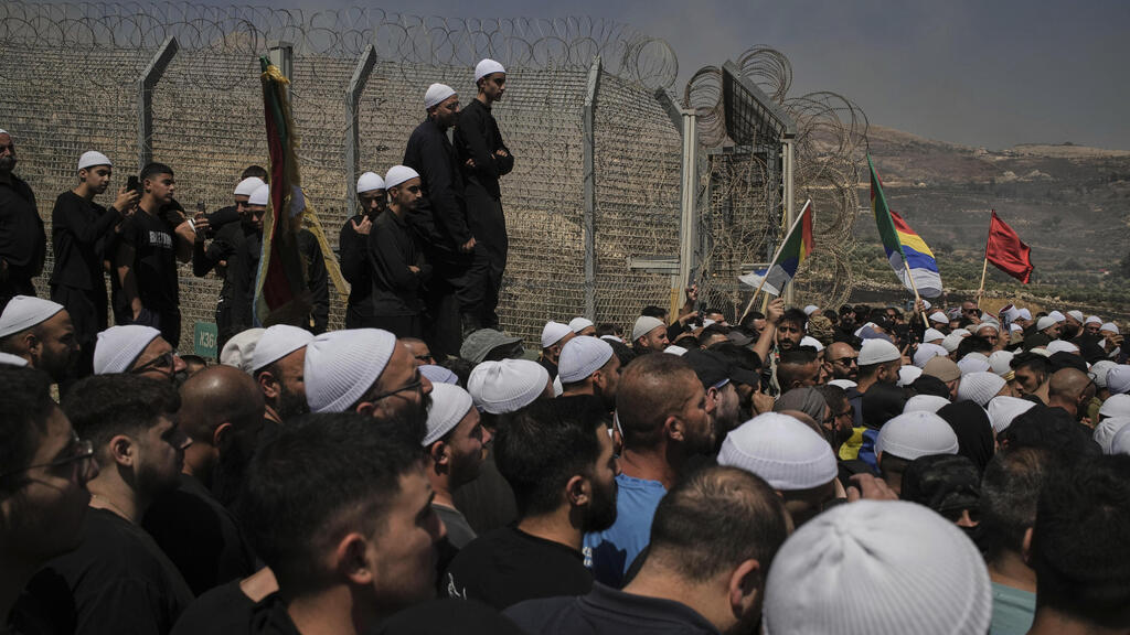 דרוזים חוצים לתוך גבול סוריה