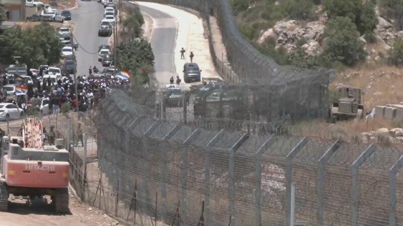צעירים דרוזים מנסים להסתער על שער מג'דל שמס