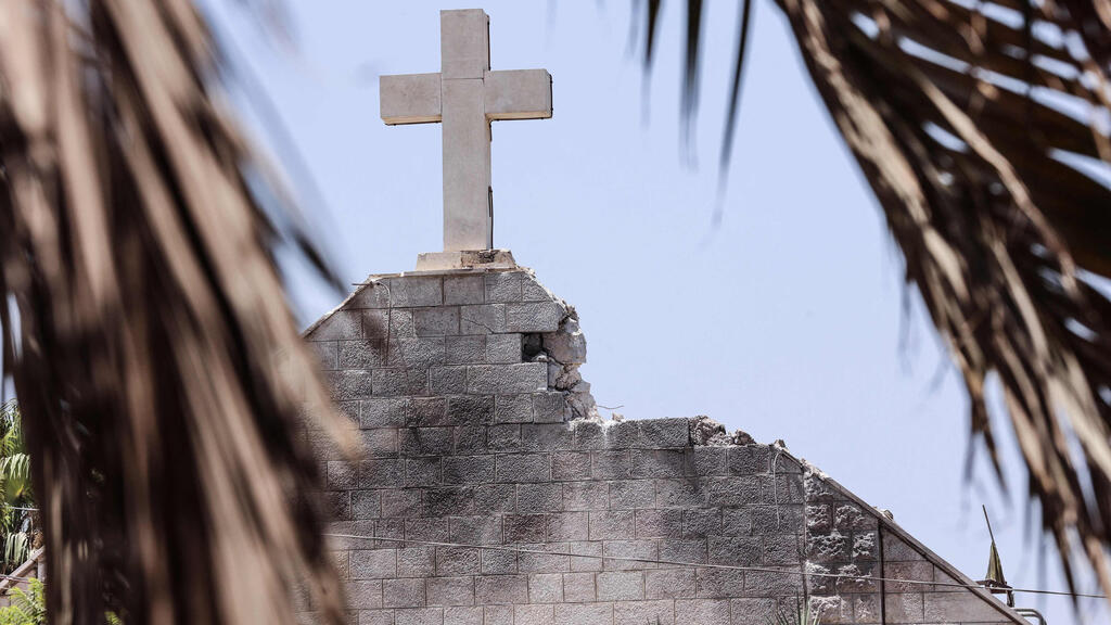 הנזקים בעקבות תקיפת הכנסייה בעזה