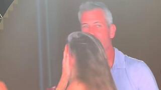 הזוג בהופעת קולדפליי בבוסטון