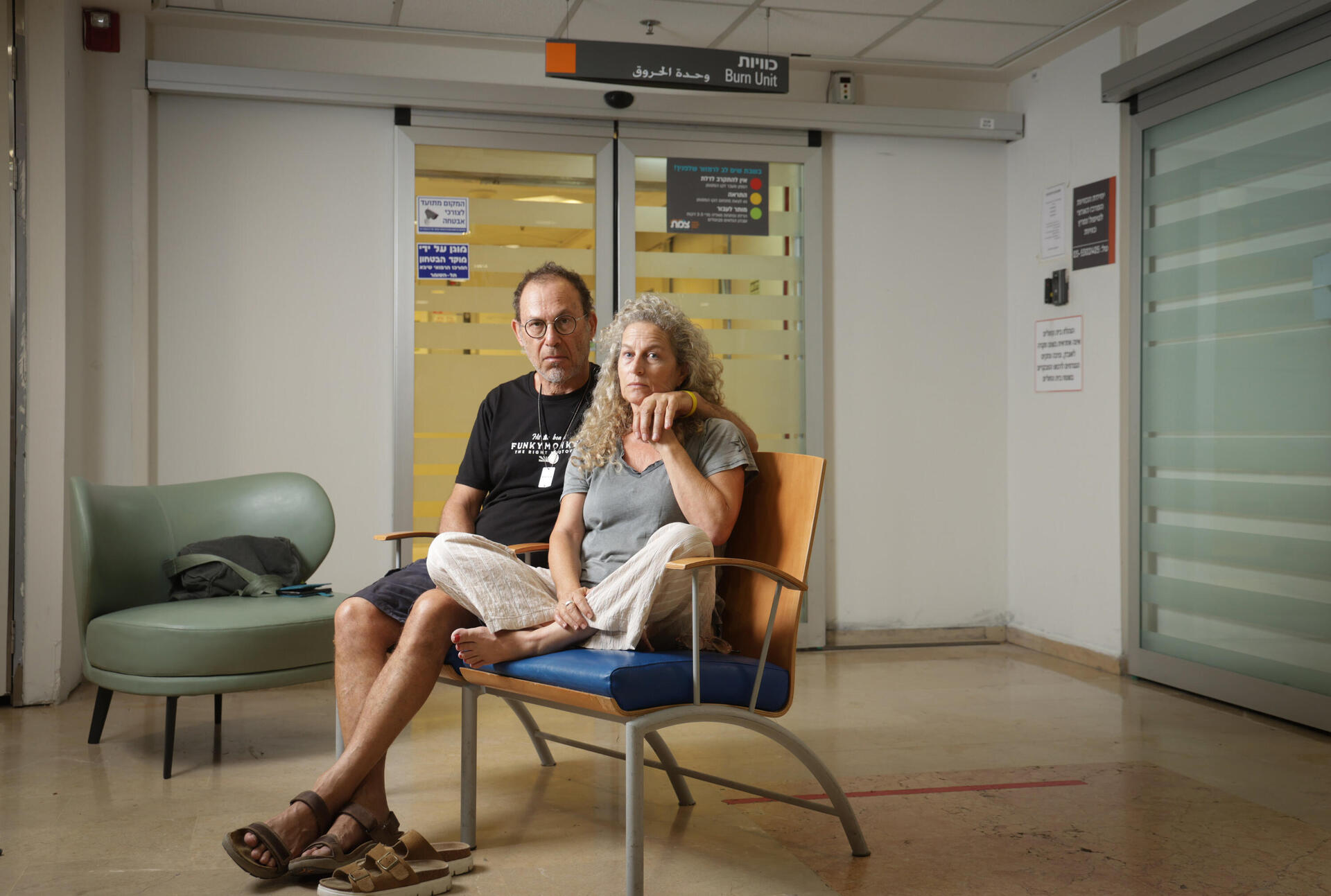 קים ואילן, הוריו של ס' שנפצע קשה,  בתל השומר 