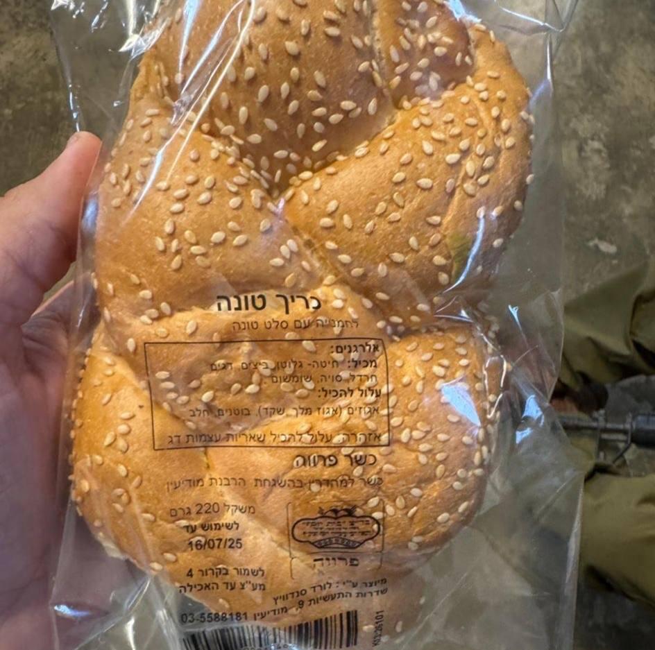 כריך טונה פג תוקף שהוגש לחיילי מחנה 80