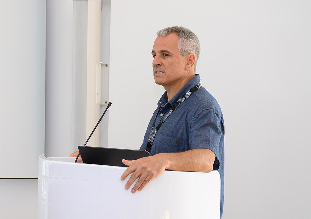 A mission of high risk and great scientific potential. Prof. Yohai Kaspi presenting the mission at the Weizmann Institute conference (Photo: Ohad Herches, Weizmann Institute of Science) A mission of high risk and great scientific potential. Prof. Yohai Kaspi presenting the mission at the Weizmann Institute conference