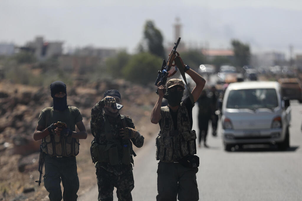 Syrian regime loyalists in Syria's Druze-majority Sweida province (Photo: Ali Haj Suleiman/Getty Images) עימותים באזור א-סווידא