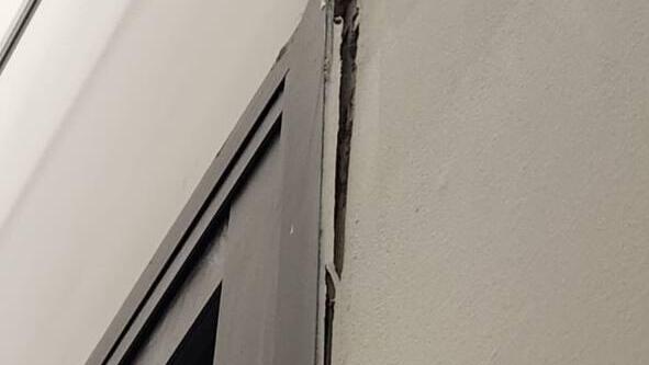 נזקים בבתיהם של תושבי העוטף בעקבות תקיפת צה"ל