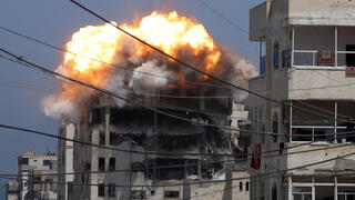 IDF strikes a building in Gaza City in the center of the Strip 