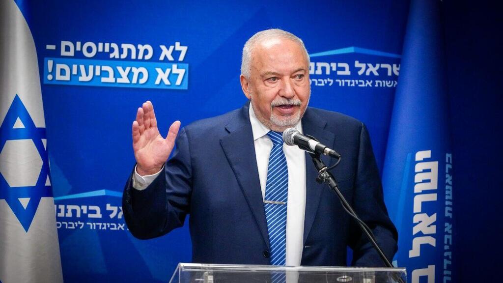 אביגדור ליברמן בישיבת הסיעה