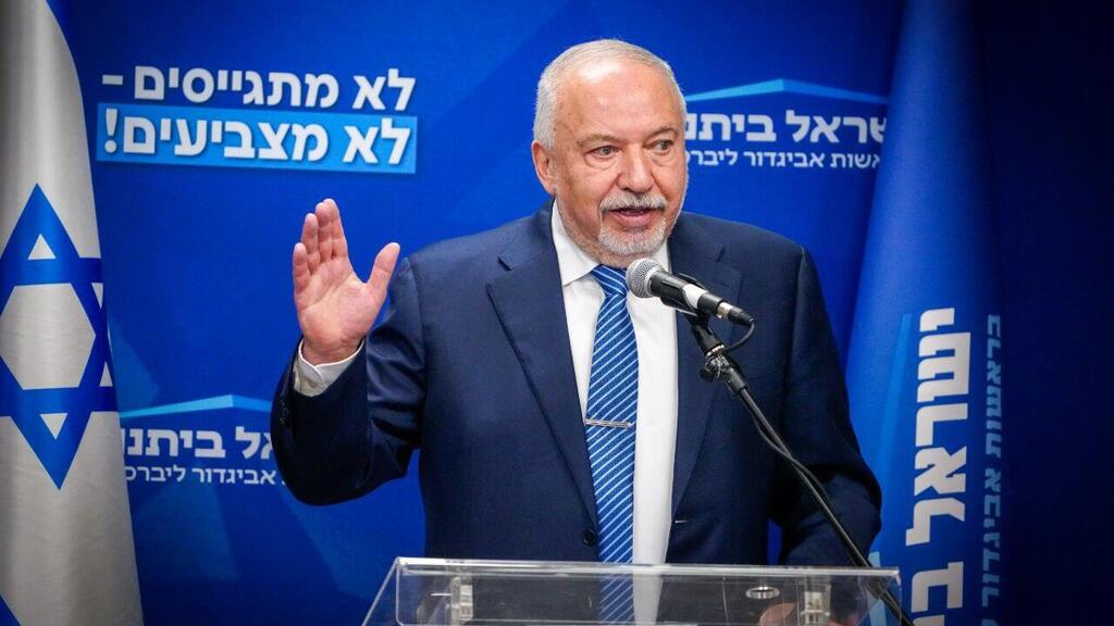 אביגדור ליברמן בישיבת הסיעה