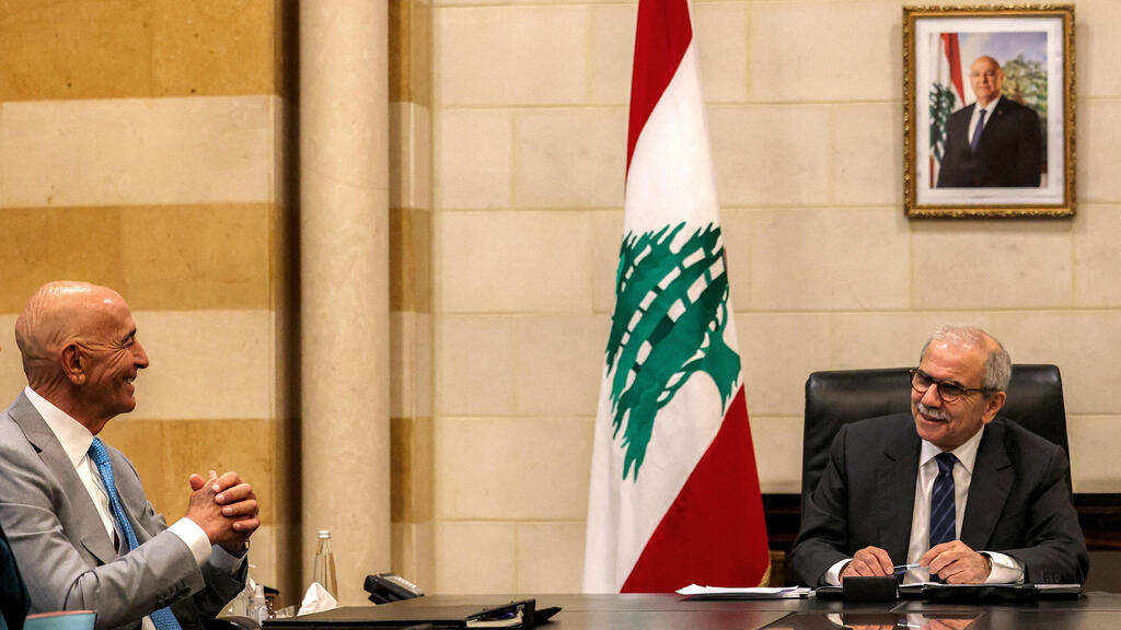 Tom Barrack meeting Lebanese prime minister Nawaf Salam (Photo: Anwar Amro/ AFP) השליח האמריקני טום ברק בביירות