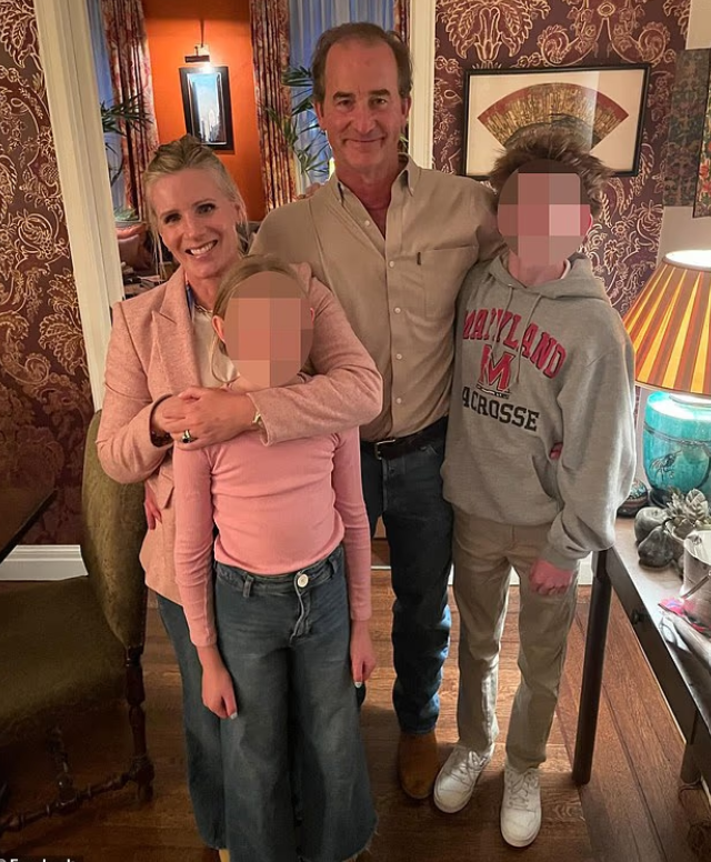 Кристин и Эндрю Кэбот с его детьми от первого брака (Фото: Facebook) קריסטין קבוט אנדרו קבוט