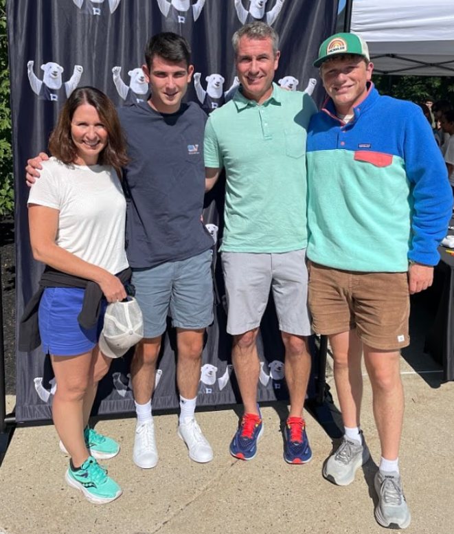 Меган и Энди Байрон с детьми (Фото: Facebook) מייגן ביירון אנדי ביירון