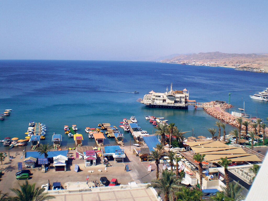 Eilat (Photo: Ezra Arbali) הרפסודה הלבנה במפרץ אילת