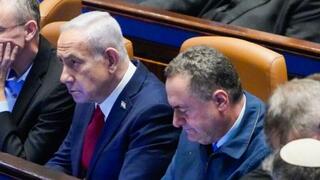 איתמר בן גביר, ישראל כ"ץ, אלי כהן, ביבי בנימין נתניהו, יריב לוין, יצחק גולדקנופף במליאת הכנסת