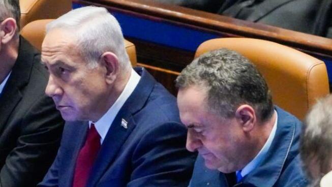 איתמר בן גביר, ישראל כ"ץ, אלי כהן, ביבי בנימין נתניהו, יריב לוין, יצחק גולדקנופף במליאת הכנסת