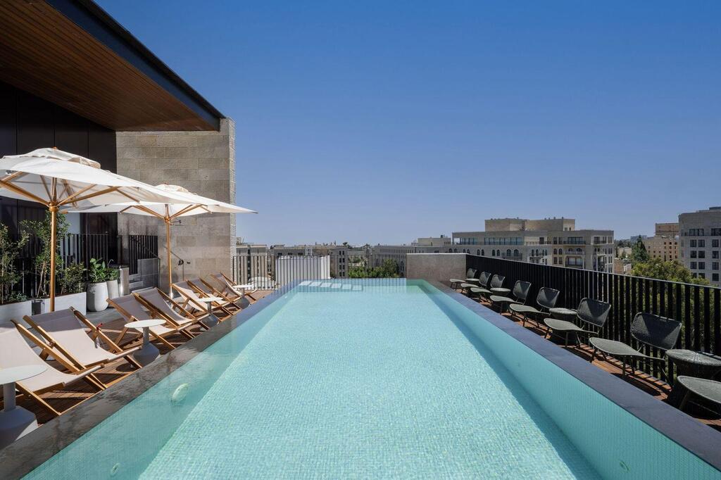 The rooftop pool at the Nucha Hotel in Jerusalem (Photo: Aya Ben Ezri) מלון נוצ'ה בירושלים