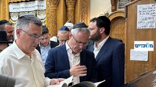 שר החוץ גדעון סער התפלל בקבר רבי נחמן מברסלב
