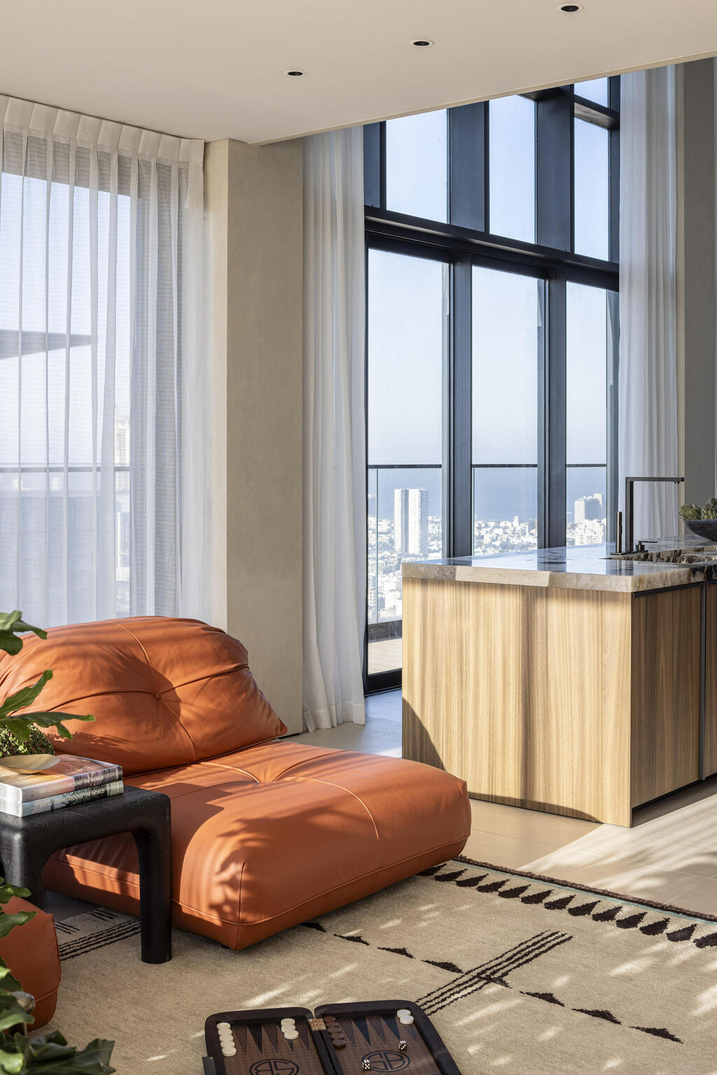 פנטהאוז במגדלי בבלי, אדריכלות: גל נאור, ריהוט: אריק בן שמחון