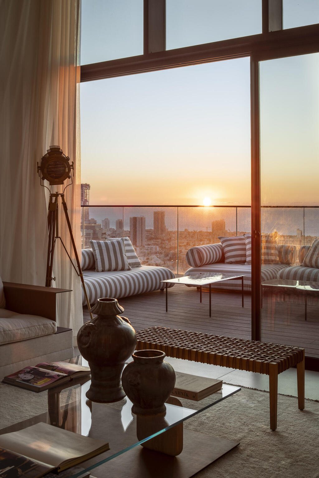 פנטהאוז במגדלי בבלי, אדריכלות: גל נאור, ריהוט: אריק בן שמחון