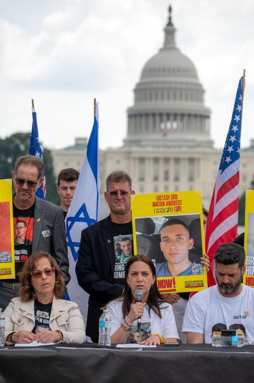 ענת אנגרסט בהצהרה של משפחות החטופים ושורדי שבי בוושינגטון