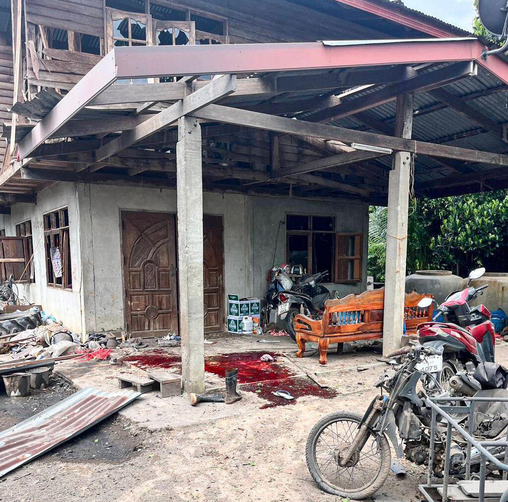 פגיעה ישירה בבית במחוז סורין, תאילנד