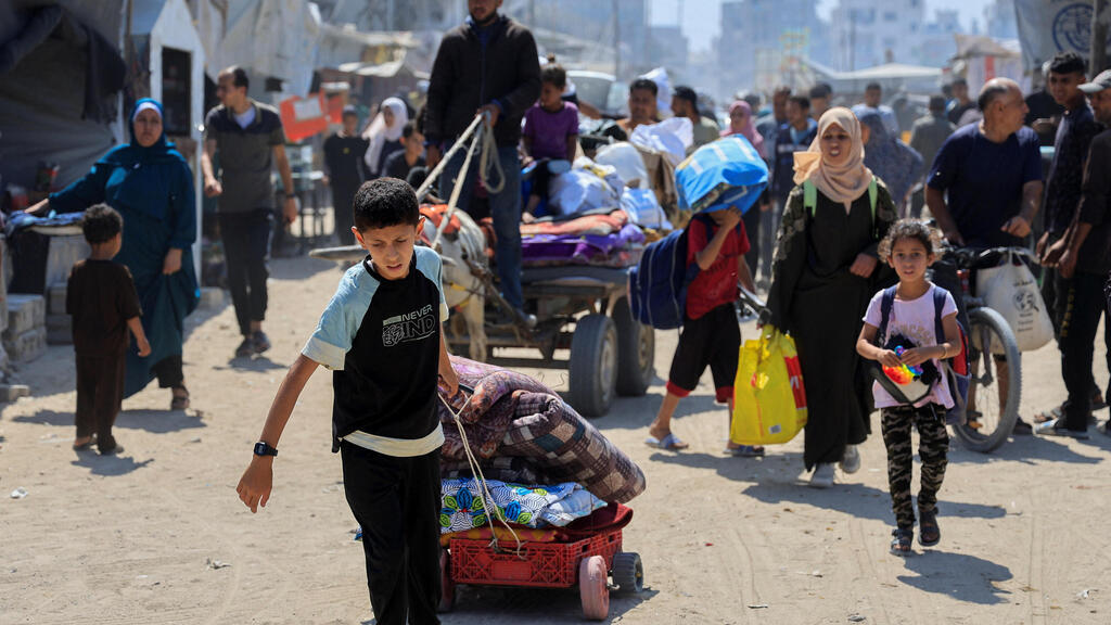 עזתים שנעקרו מביתם