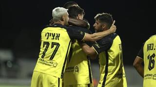 שחקני בית"ר ירושלים חוגגים