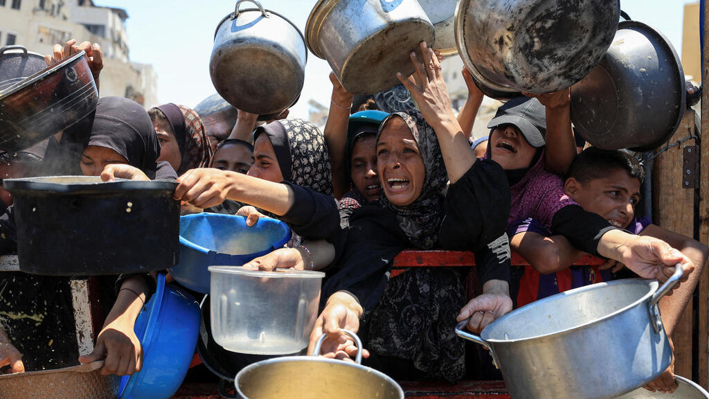 תור ל מזון בעיר עזה בצל טענות למשבר רעב תת-תזונה ברצועה