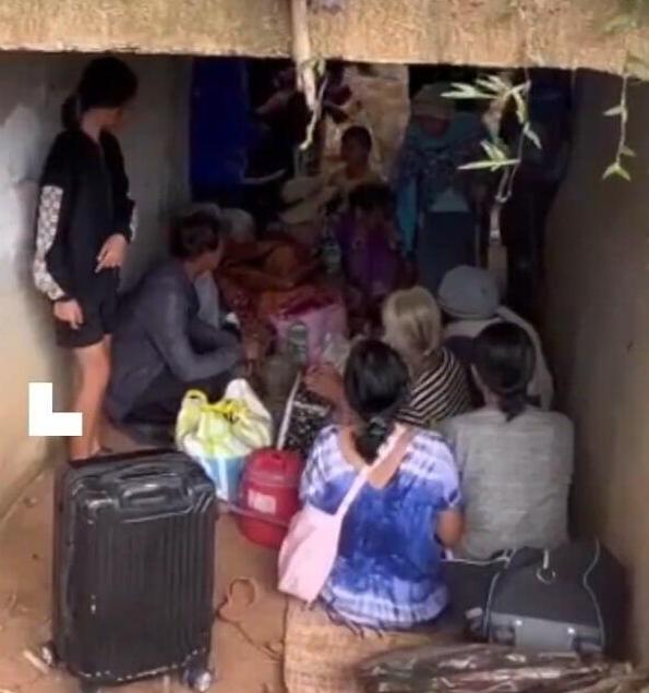 אזרחים תאילנדים מחפשים מחסה מהקרבות  