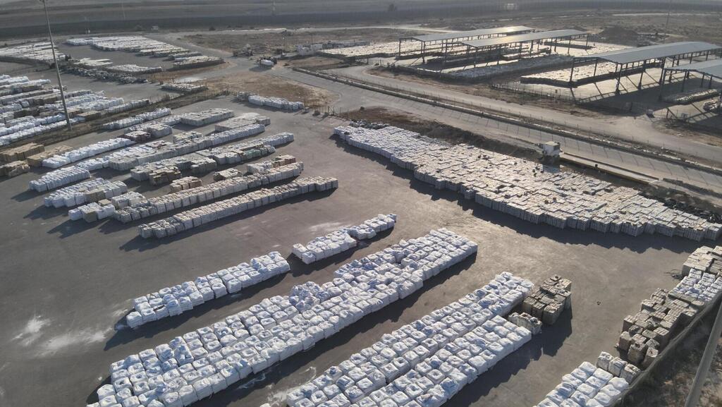  תכולת המשאיות הממתינות לאיסוף והפצה של גורמי האו"ם בצד הפלסטיני של מעבר כרם שלום