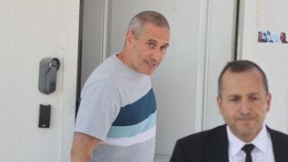 חבר הכנסת חנוך מילביצקי יוצא מהחקירה ב-433