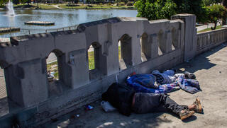 העיר השקיעה מאות מיליונים בהומלסים, והם ברחוב