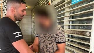 תושב זר נעצר בחשד שצילם קטינות במלתחות הנשים בחוף פרישמן