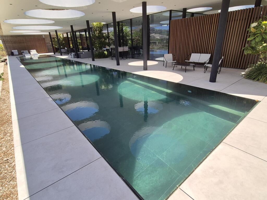 בריכה בעיצוב דני ישראלוביץ