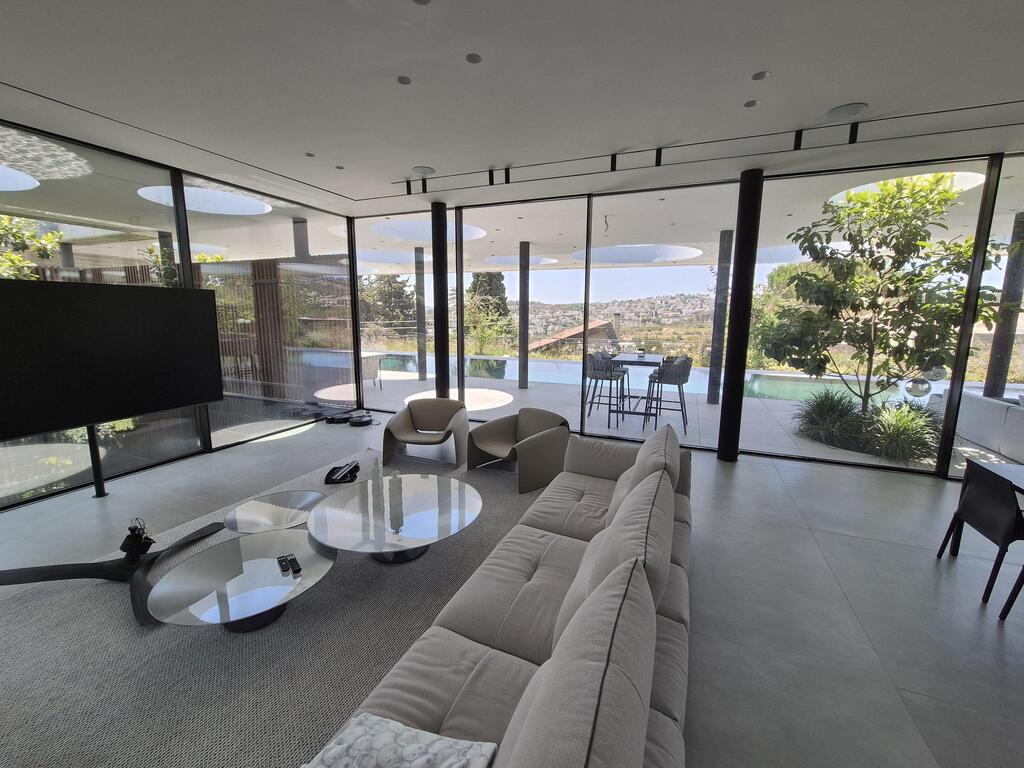 בריכה בעיצוב דני ישראלוביץ