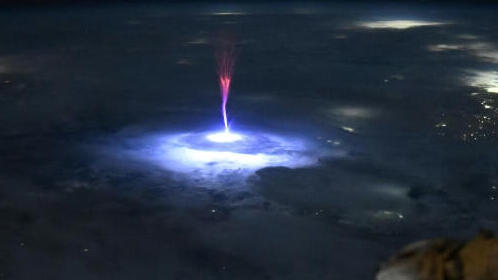 A historic shot — the sprite lightning captured by Nichole Ayers over Mexico, taken independently of the Israeli experiment