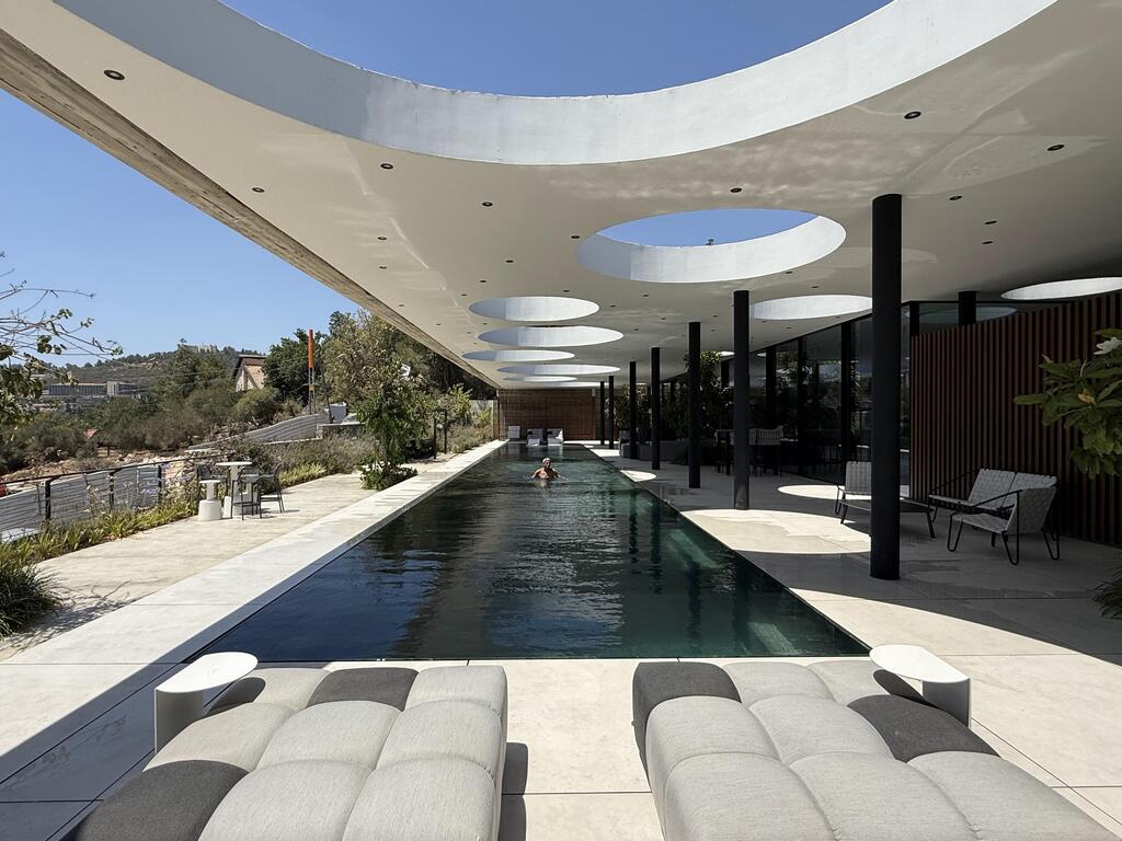 בריכה בעיצוב דני ישראלוביץ