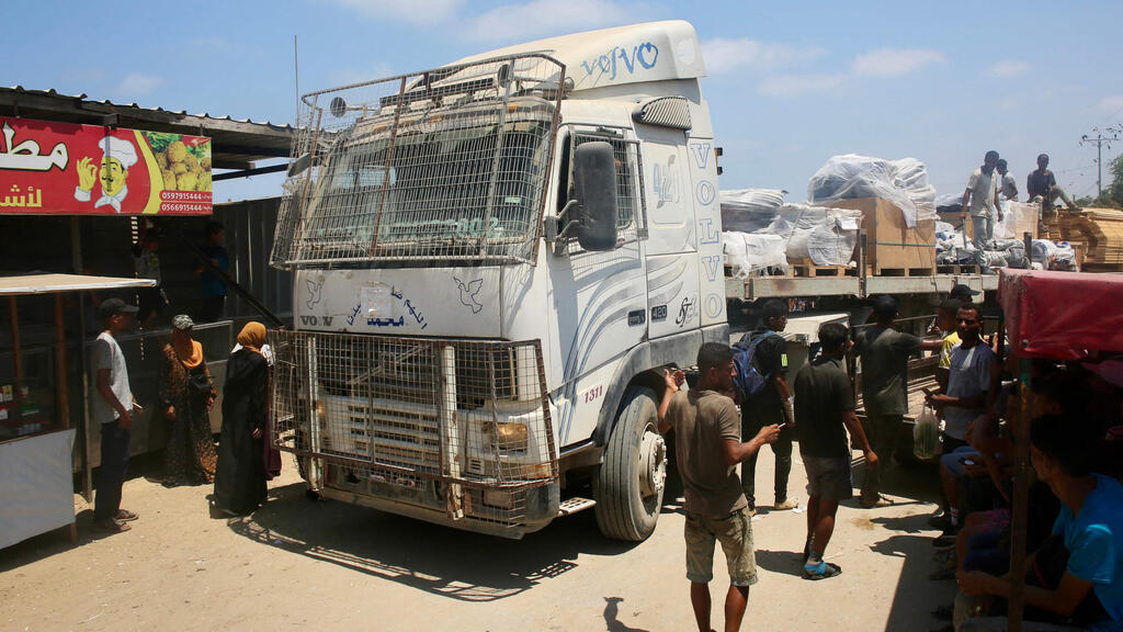 סיוע הומניטרי נכנס לעזה מגבול מצרים
