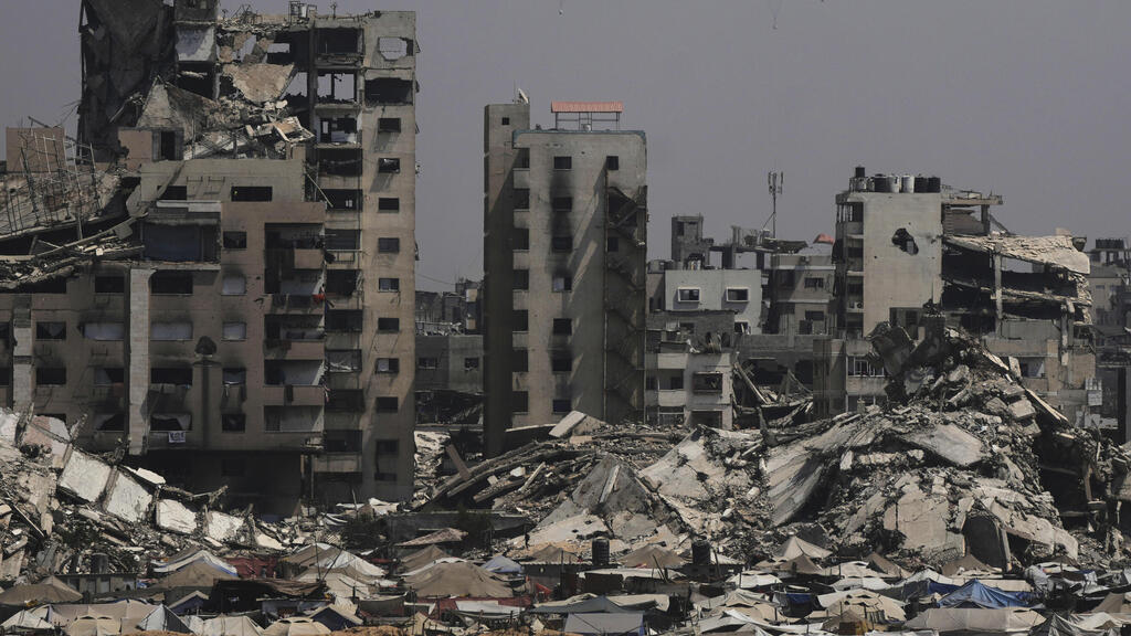 Сектор Газы (Фото: AP Photo/Jehad Alshrafi) סיוע הומניטרי מוצנח מעל העיר עזה