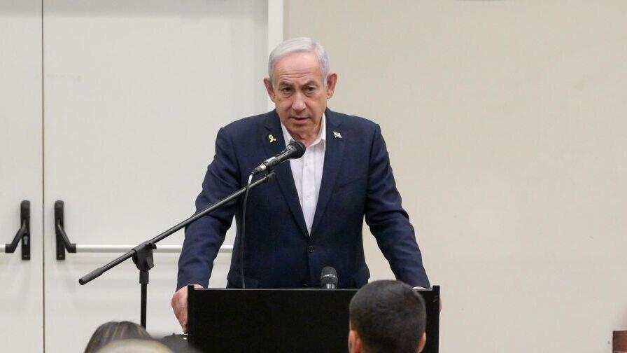 ראש הממשלה נתניהו בביקור בבסיס של אגף המודיעין