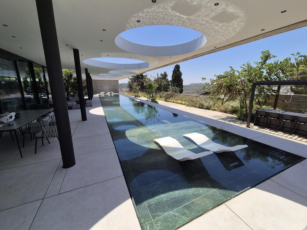 בריכה בעיצוב דני ישראלוביץ