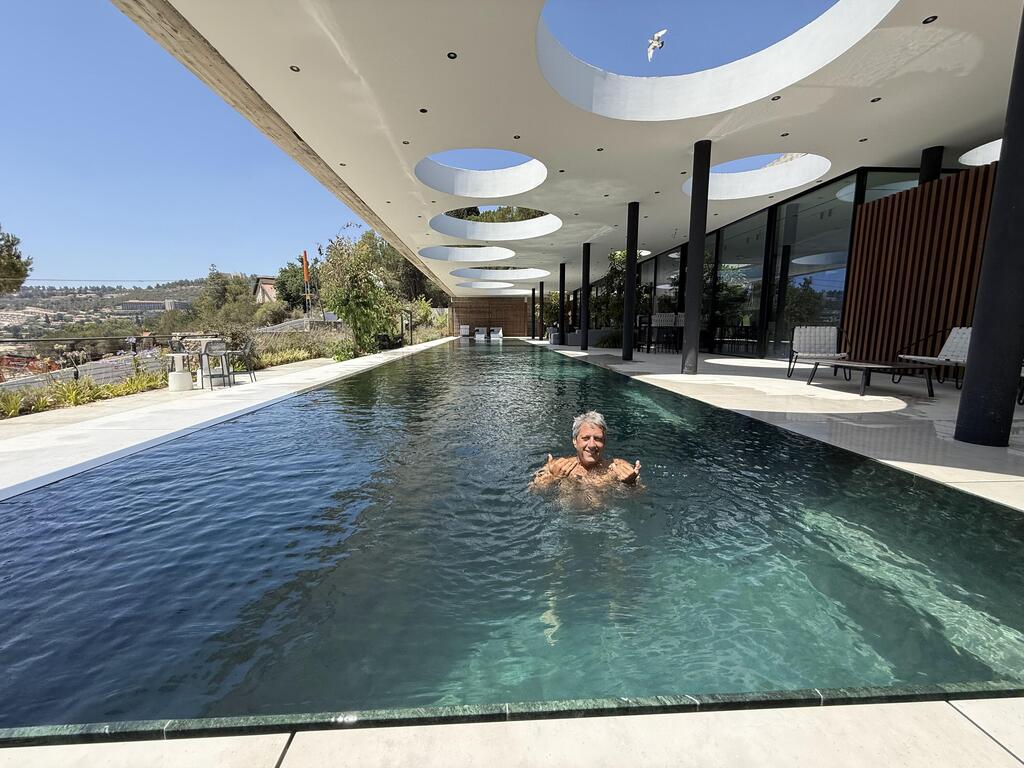 בריכה בעיצוב דני ישראלוביץ