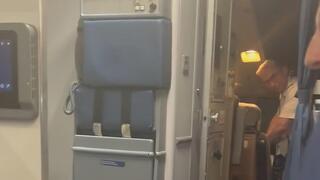 ארה"ב סן פרנסיסקו טייס של דלתא נעצר במטוס עם הנחיתה
