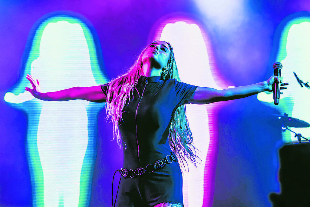 נונו בהופעה