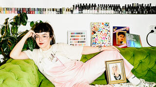 ליבי פודוליץ' בבגדי עבודה משיתוף הפעולה של קום איל פו ובעלות מלאכה