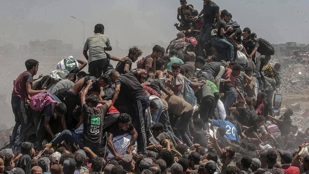 עזתים מתנפלים על משאיות עם סיוע הומניטרי בציר מורג