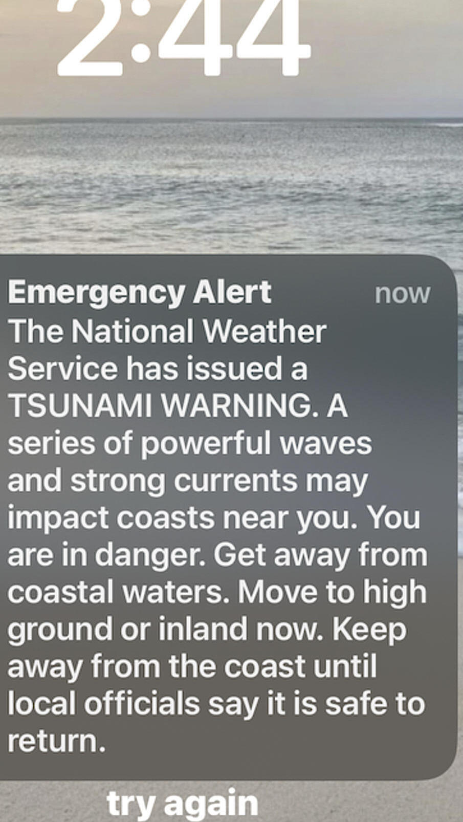 Warnings to evacuate ahead of a tsunami issued in Hawaii (Photo: Jennifer Sinco Kelleher / AP) חשש צונאמי ארה"ב הוואי אזהרה לתושבים בטלפון