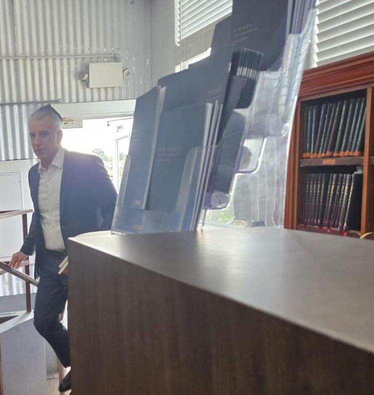 ראש המוסד דדי ברנע מבקר בקברו של הרבי מילובביץ